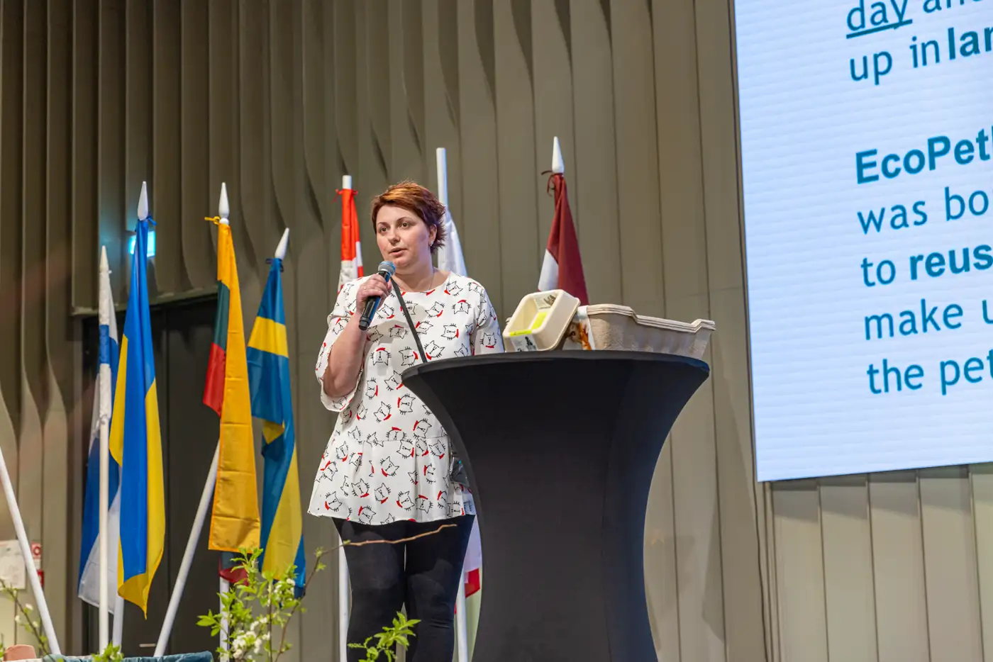EcoPetBox founder presenting the brand story on stage at the FIFe Baltic Winner Show 2022 in Riga